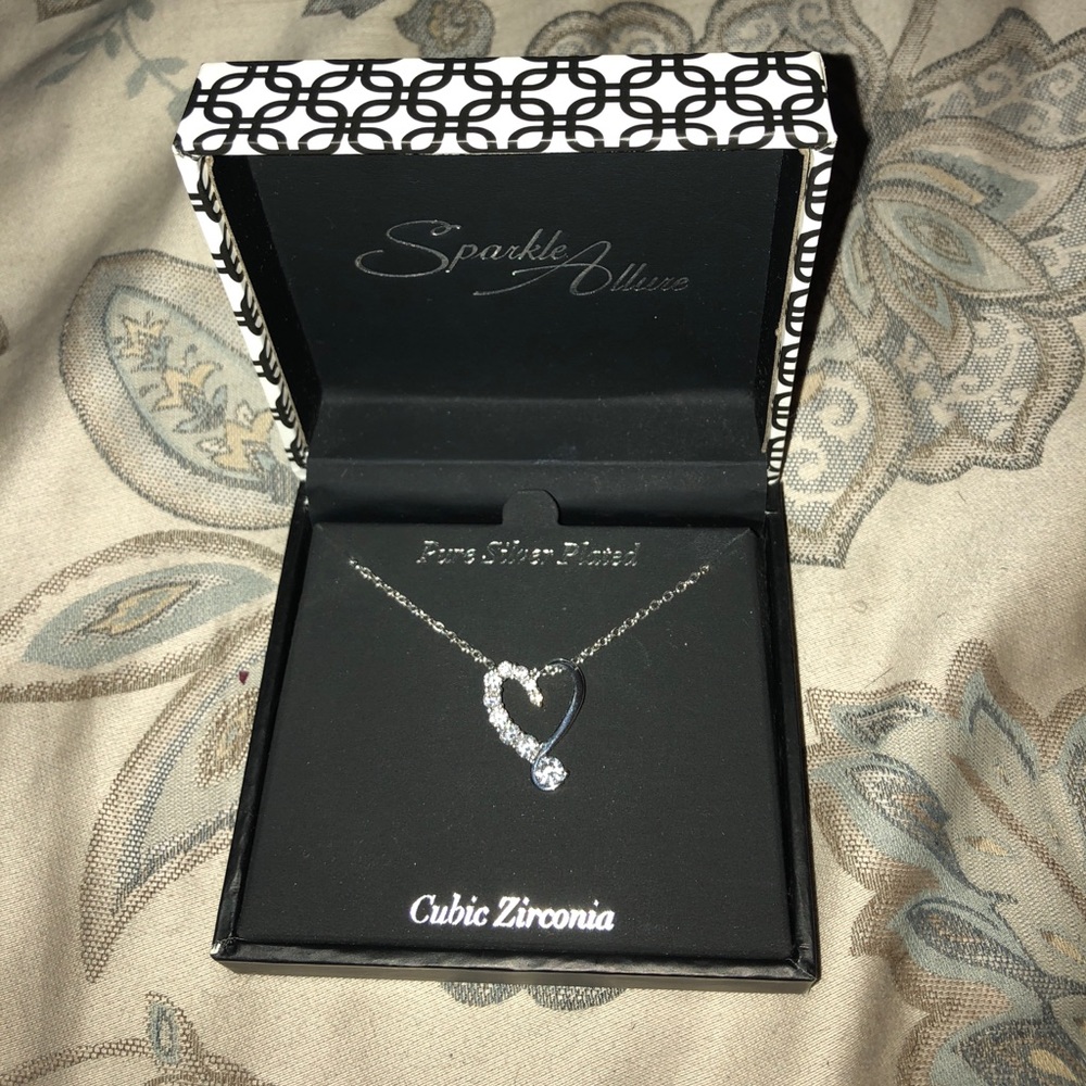 NIB Heart Necklace